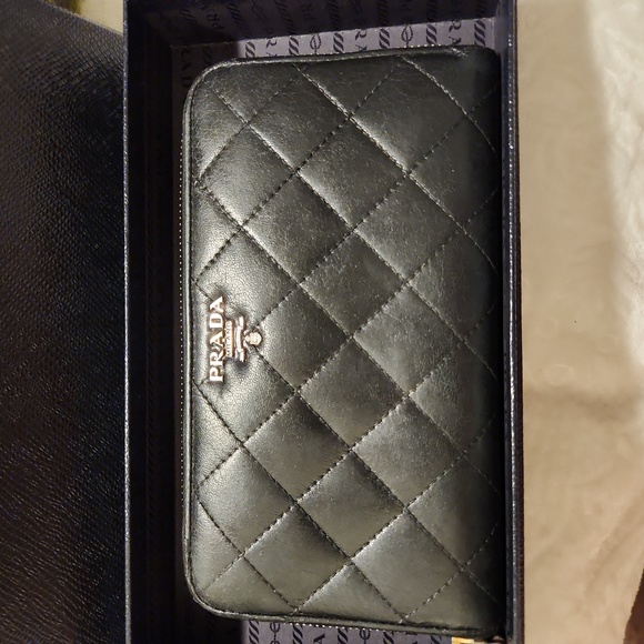 Prada Saffiano Fiocco Quilted leather Wallet with FULL INCLUSION - Picture 1 of 9
